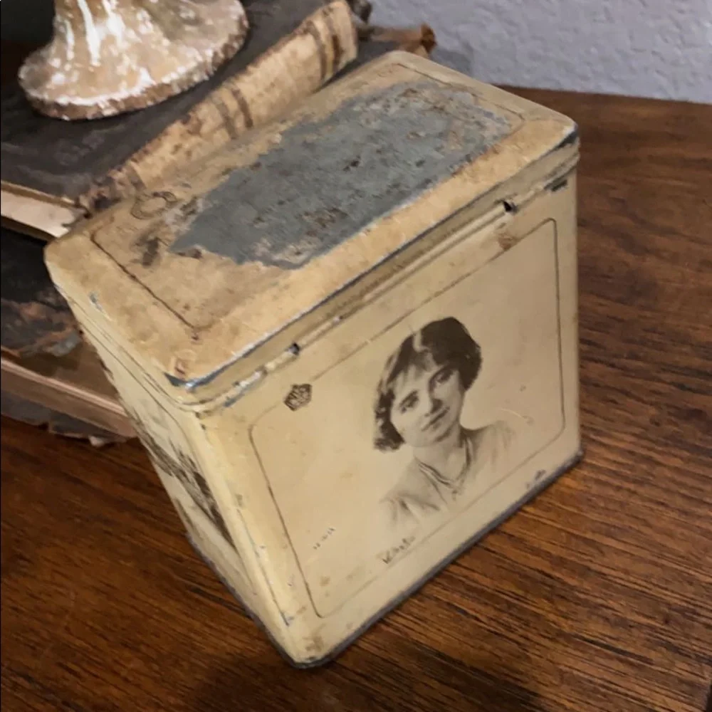 Old tin - Picture 3 of 4